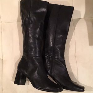 High boot with side zip